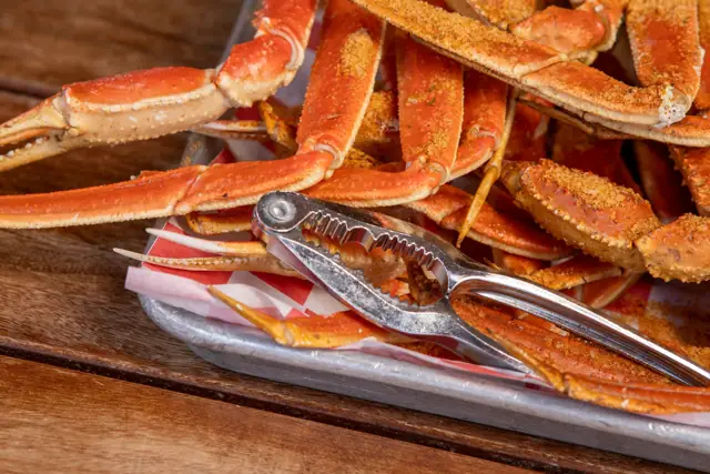 Seasoned snow crab legs with a cracker